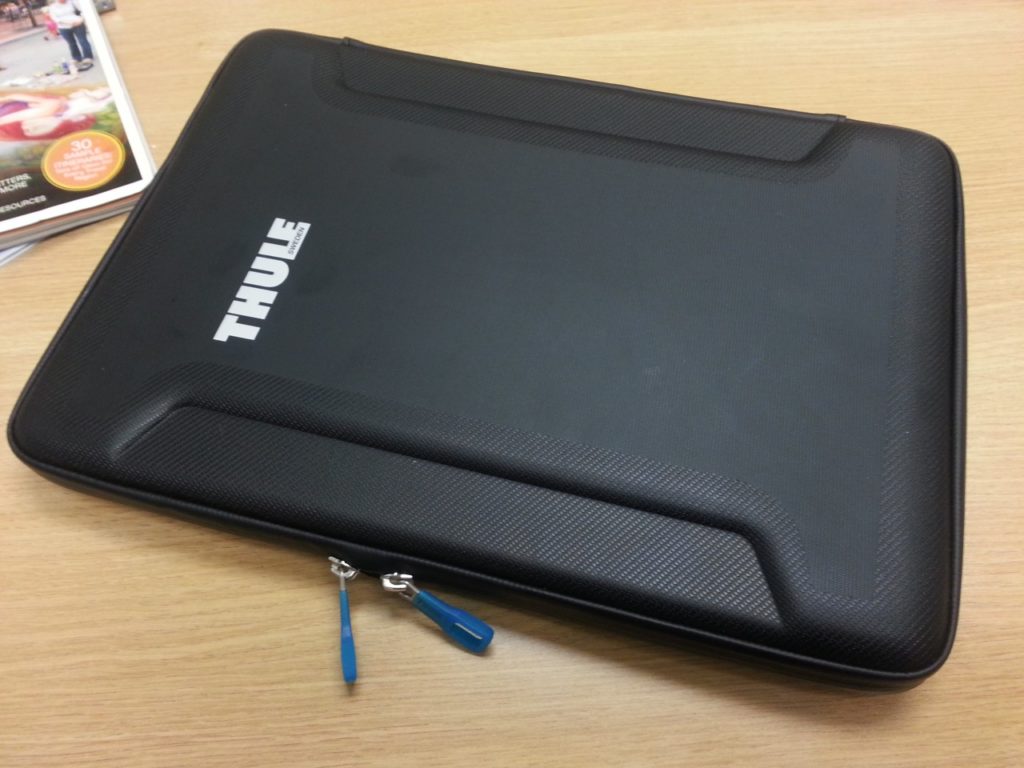 thule laptop sleeve 15