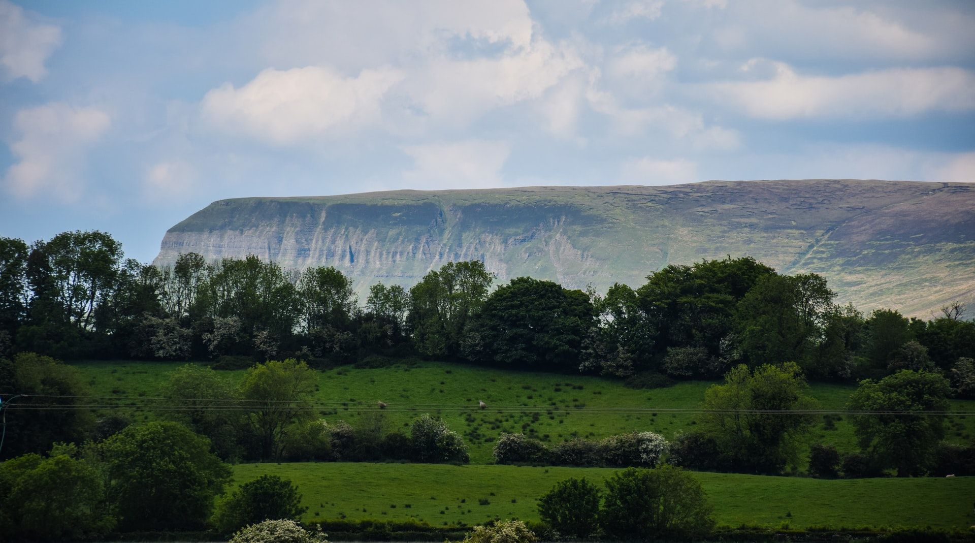 Beautiful Green Hills and Castles of Sligo in Western Ireland